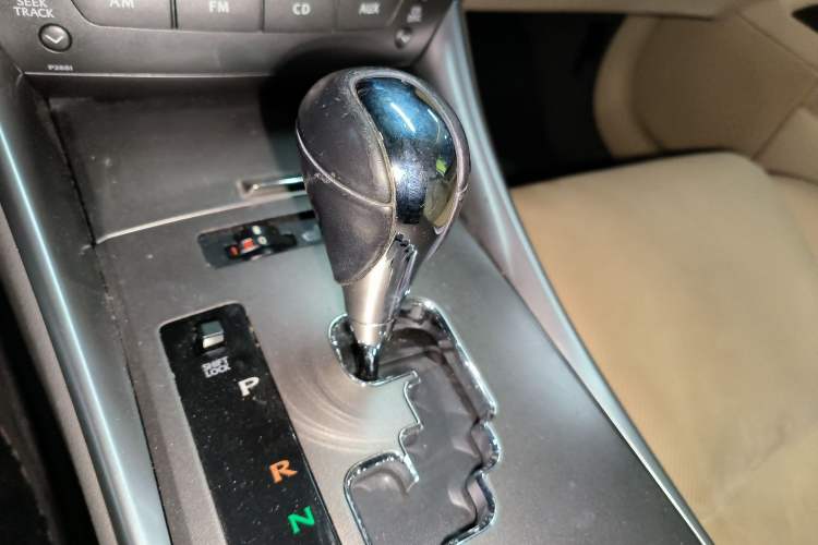 Used Lexus IS 2009 300 Gear Lever