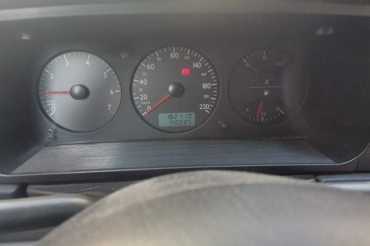 Used Volkswagen Jetta 2005 CIF Partner Odometer Close Up