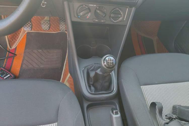 Used Volkswagen Polo 2016 1.4L Manual Fashion Model Gear Lever