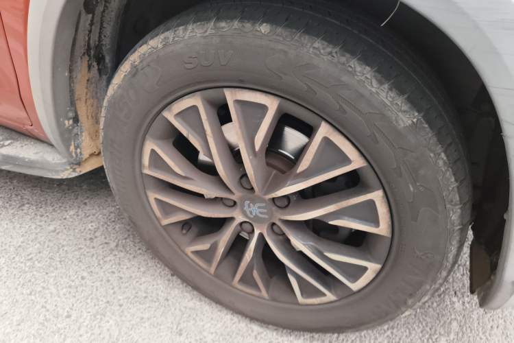 Used BYD Song New Energy 2017 Song DM 1.5TID All-Wheel Drive Luxury Model Right Front Wheel Hub