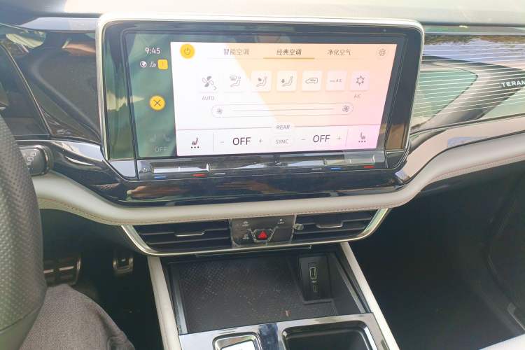 Used Volkswagen Teramont X 2023 380TSI Four-Wheel Drive Luxury Edition Audio And AC Panel