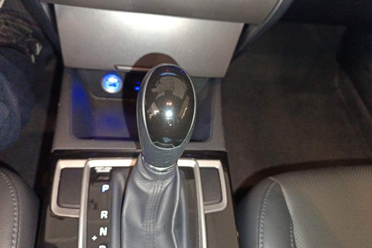 Used Hyundai Mistra 2014 1.8L Automatic Smart GLS Gear Lever