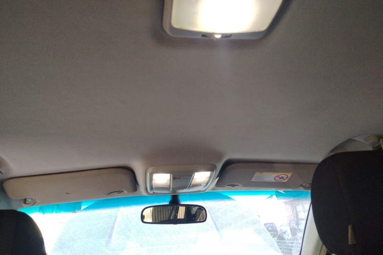 Used Haval H5 Classic 2013 Zhizun Edition 2.0T Manual Two-Wheel Drive Entry-Level Model Headliner