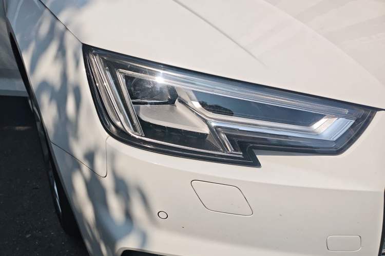 Used Audi A4L 2018 30th Anniversary Edition 40 TFSI Fashion Model
