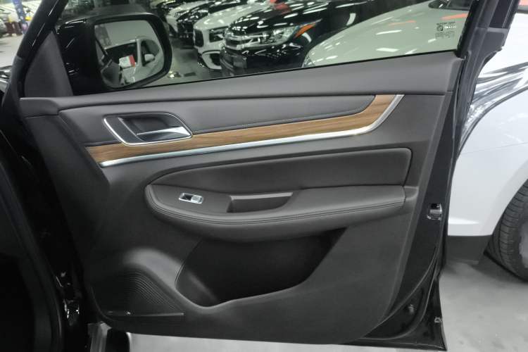 Used Roewe RX8 2019 30T Smart Connectivity Two-Wheel Drive Supreme Flagship Edition