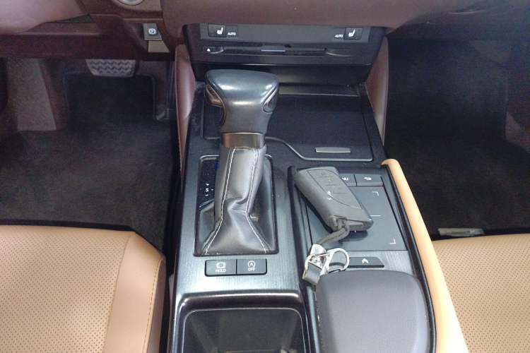 Used Lexus ES 2020 260 Excellence Edition
