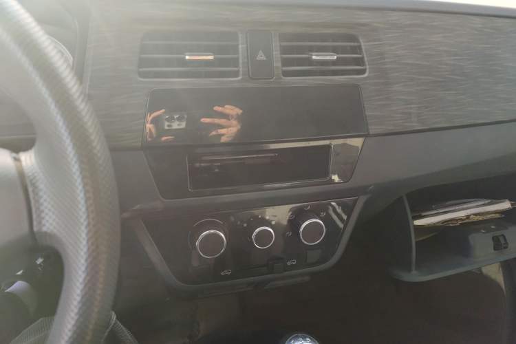 Used Jinbei Hiace X30 2023 1.5L Super-Enjoyment Van 2/5 Seats Non-Air-Conditioned Version SWC15M Audio And AC Panel