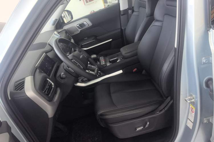 Used Formula Leopard Titanium 3 2025 501KM All-Wheel Drive Intelligent Driving Ultra Version Left Front Seat