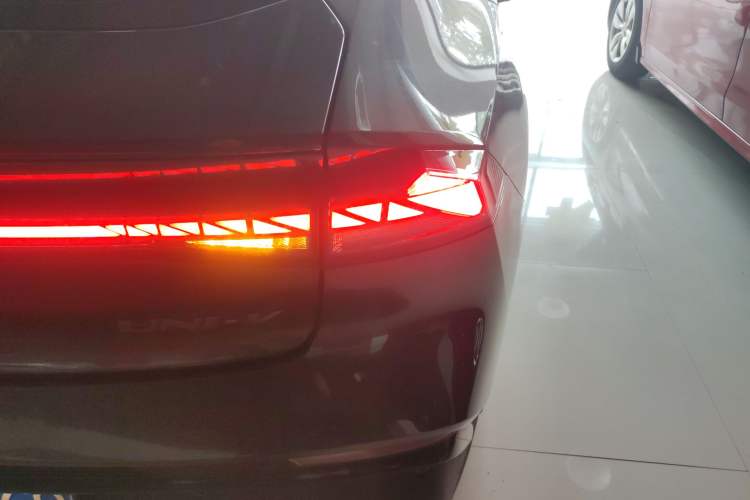 Used Changan UNI-V 2024 1.5T Prestige Edition
