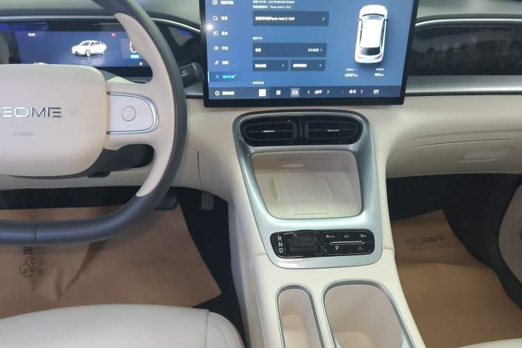 Used Geely Galaxy Geome 2025 UP 410km Exploration+ Edition
