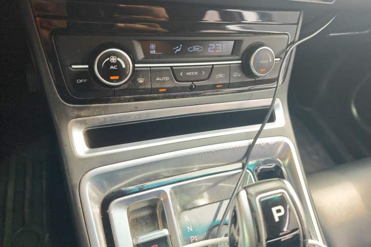 Used Geely Auto Emgrand New Energy 2018 EV450 Ambition Model Audio And AC Panel