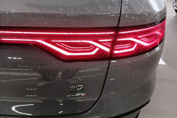 Used BYD Han 2025 DM-i Intelligent Driving Edition 125KM LiDAR Flagship Model Right Rear Taillight