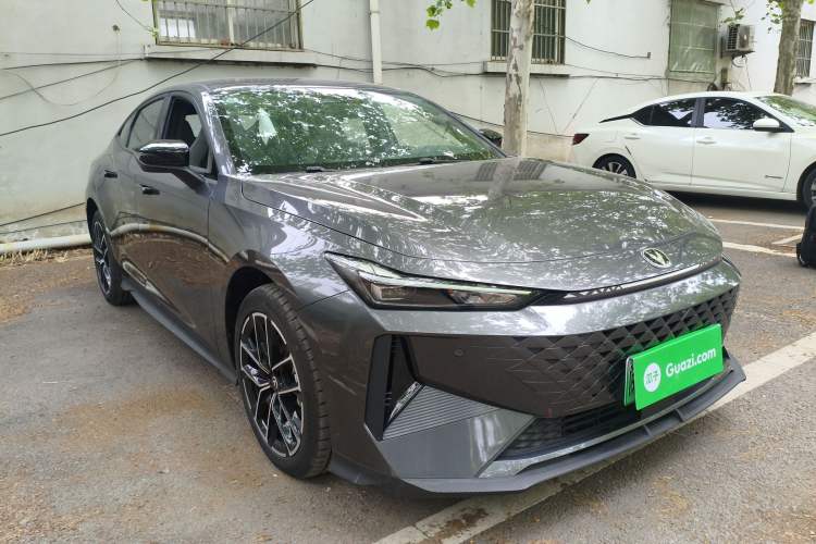 Used CHANGAN UNI-V iDD 2024 Blue Whale Smart Electric iDD 136km ZhiKu Model Front Right 45 Deg