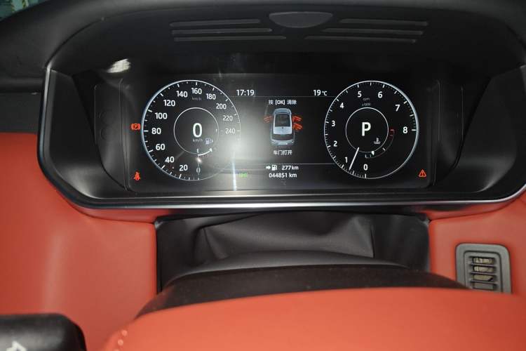 Used Land Rover Range Sport 2017 3.0 SC V6 HSE DYNAMIC Odometer Close Up