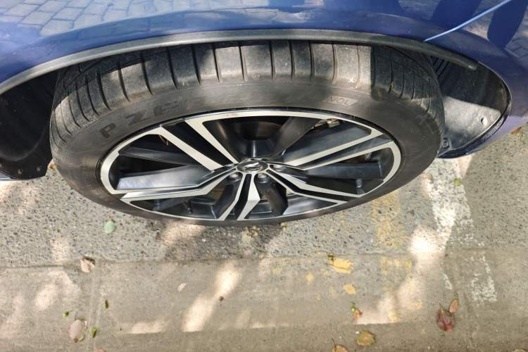 Used Volvo XC60 New Energy 2019 T8 E-Drive Hybrid Intelligent Luxury Sport Edition China V Standard
