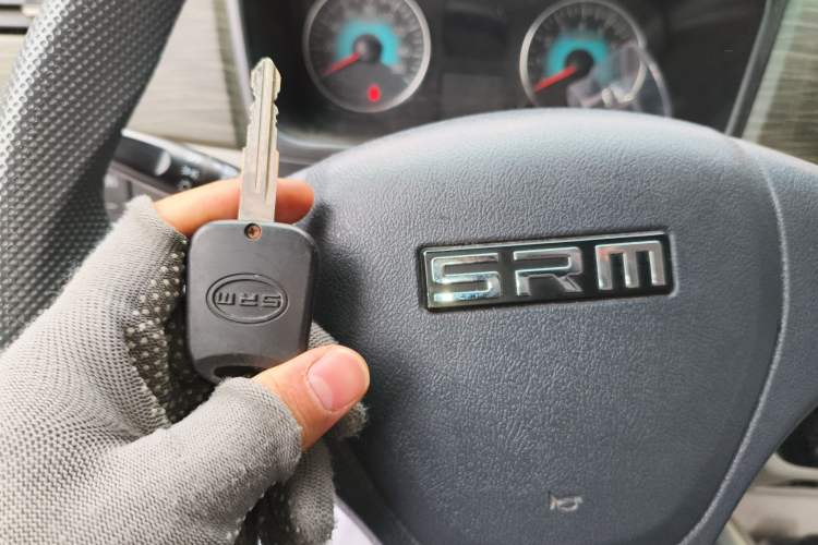 Used Jinbei New Hiace X30L CNG 2023 70L CNG Wealth Edition 6/7-seater Bus Non-Air-Conditioned Model SWCC15M