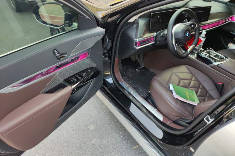 Used BMW 7 Series 2023 735Li Luxury Package Driver Seat