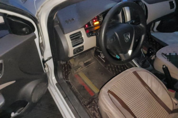 Used Baojun 630 2013 1.5L manual standard version Driver Seat