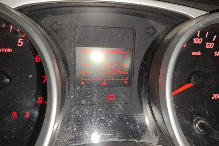 Used Wuling Hongguang 2018 1.5L S Standard Version L2B Odometer Close Up
