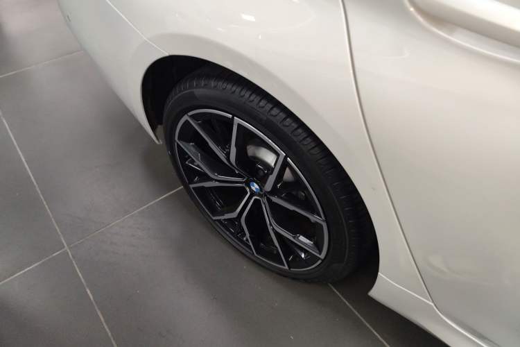 Used BMW 5 Series 2021 Restyled 530Li Luxury Edition M Sport Package Right Rear Wheel Hub