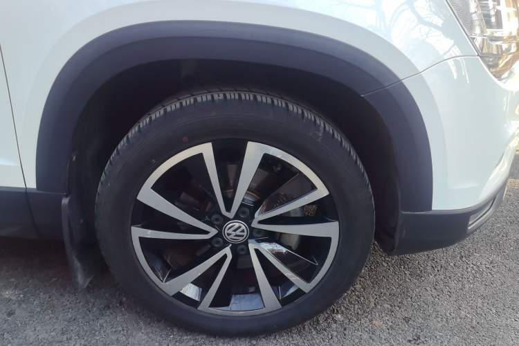 Used Volkswagen Tharu 2019 280TSI Two-Wheel Drive Luxury Version China VI Standard Right Front Wheel Hub