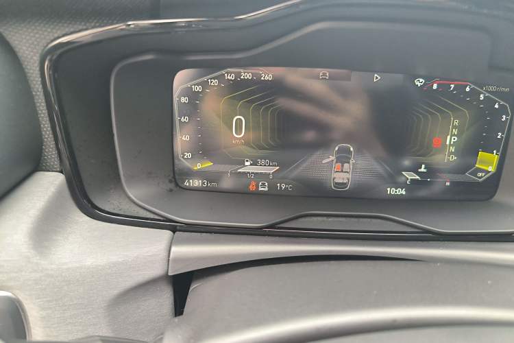 Used Lynk & Co 03 2022 2.0TD DCT JingPro Odometer Close Up