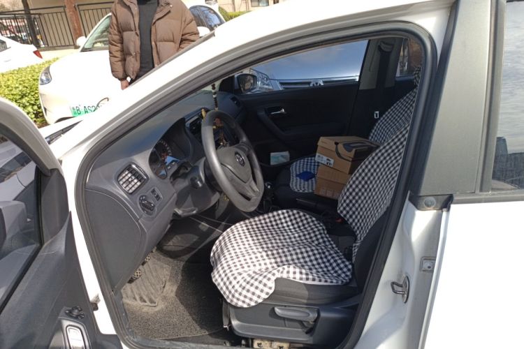 Used Volkswagen Polo 2014 1.4L Manual Fashion Edition
