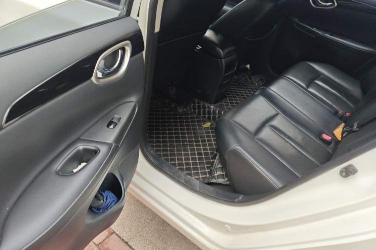 Used Nissan Sylphy 2019 1.6XV CVT Smart Connect Luxury Edition China V Standard Left Rear Seat