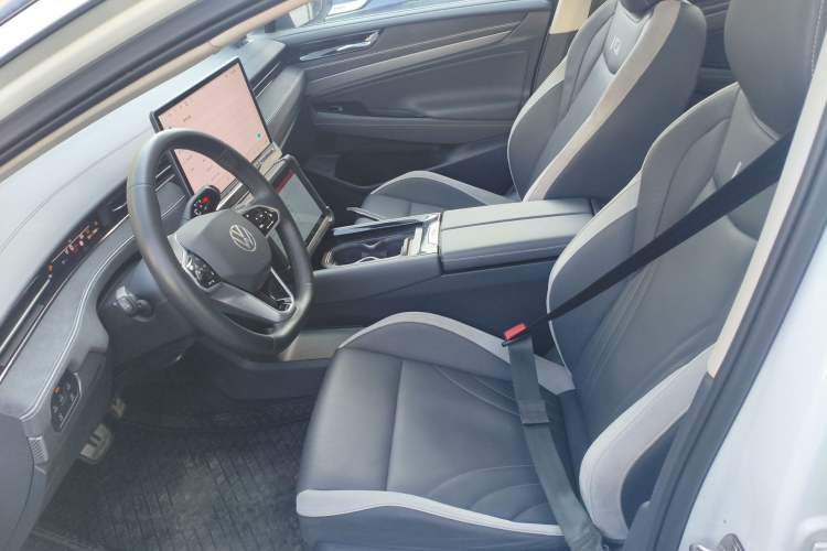 Used Volkswagen ID.7 VIZZION 2024 PRO Model Left Front Seat