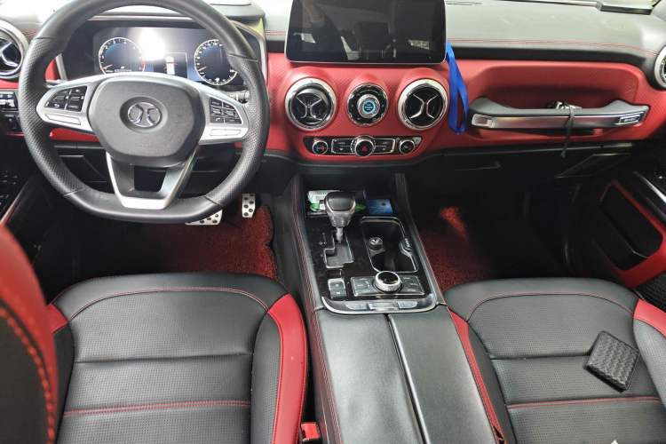 Used BAIC Off-Road BJ40 2018 PLUS 2.3T Automatic Four-Wheel Drive Flagship Version China V Emission Standard Center Console