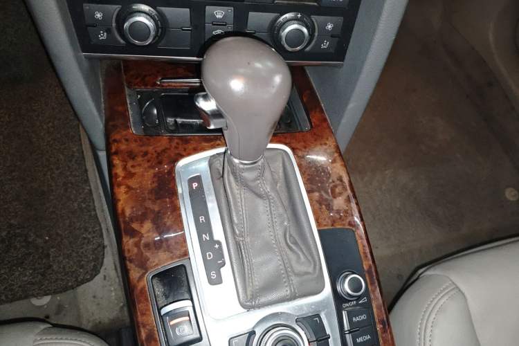 Used Audi A6L 2010 2.4L Technology Edition Gear Lever