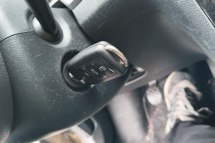 Used Volkswagen Jetta 2015 Value Edition 1.6L Manual Fashionable Style Vehicle Key