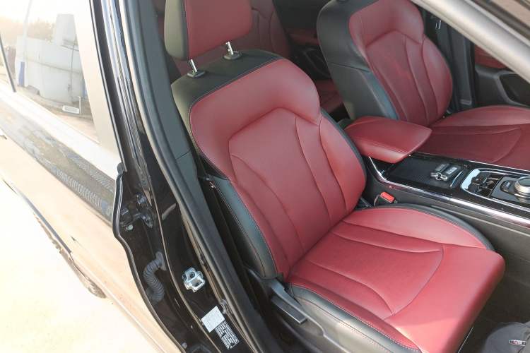 Used SWM G05 2022 PRO 1.5T DCT Luxury Model 7 Seats