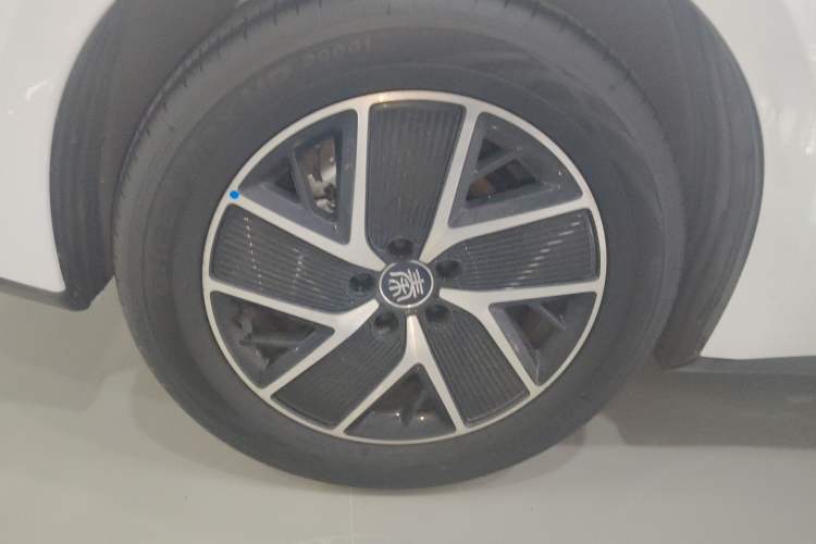 Used BYD Qin L 2025 DM-i Smart Drive 120KM Superior Model
