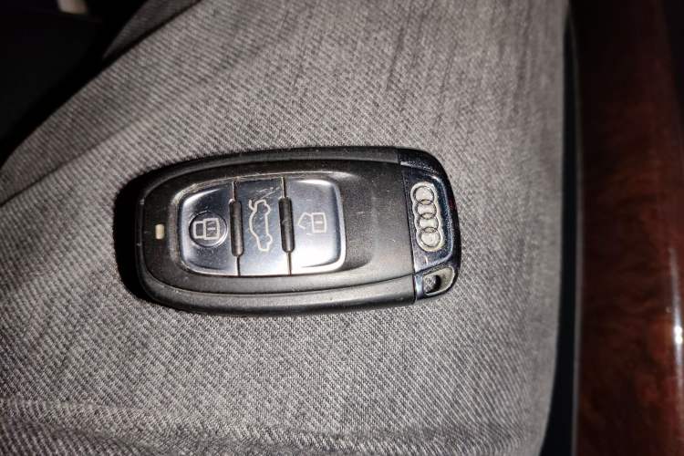 Used Audi A4L 2012 2.0 TFSI automatic Comfort trim level