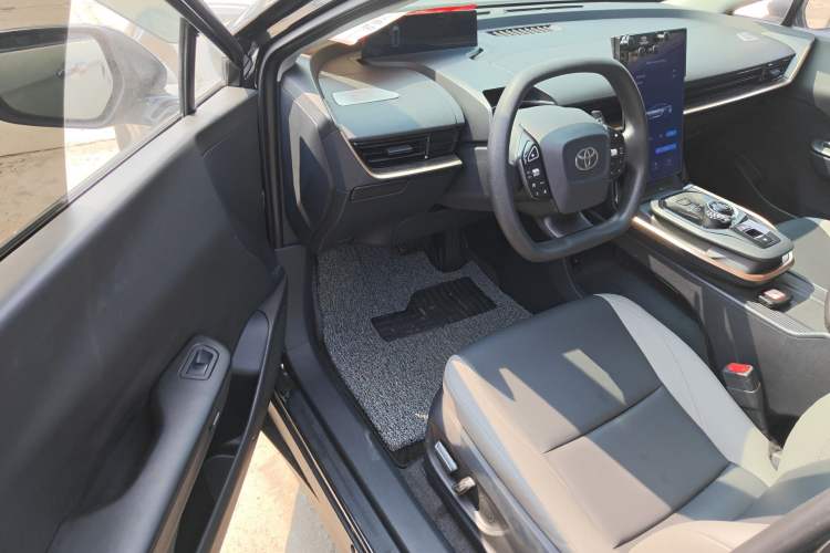 Used Toyota bZ3 2023 517 km Elite PRO Driver Seat