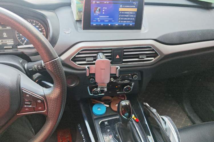 Used Dongfeng Fengon S560 2018 1.8L CVT Elite Model 7 Seats Audio And AC Panel