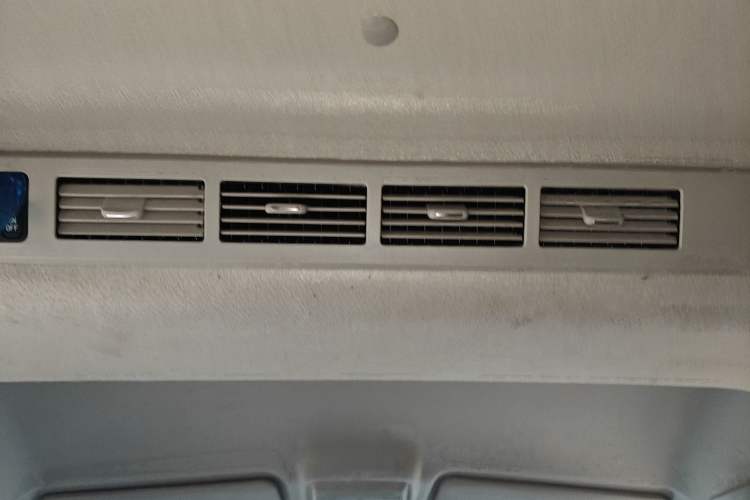 Used Jinbei Gold Hiace 2021 1.5L Passenger Van Travel Lion 6-Seater