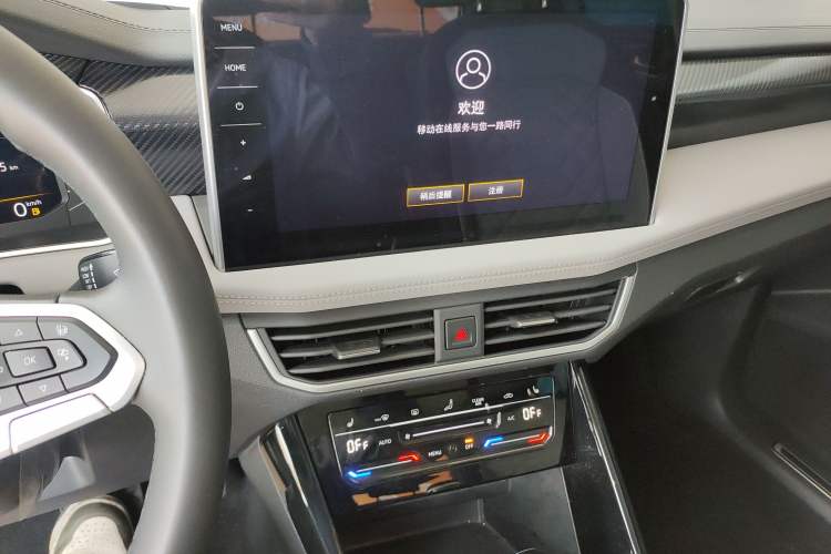 Used Volkswagen Tayron 2023 300TSI Two-Wheel-Drive Luxury Plus Advanced Edition Audio And AC Panel