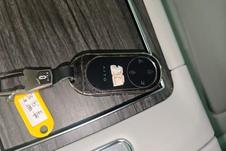 Used Hima AITO M9 2024 Range-Extended Ultra Version 42 kWh 6-Seater Model Vehicle Key