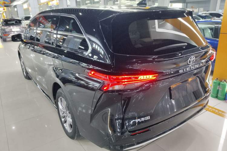 Used Toyota SIENNA 2024 2.5L Hybrid Four-Wheel Drive Prestige Edition