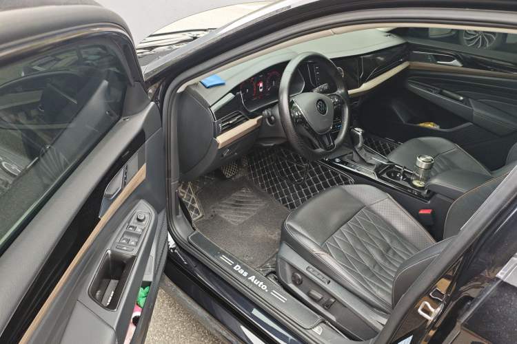 Used Volkswagen Passat 2020 Revised Version 330TSI Luxury Edition China VI Standard
