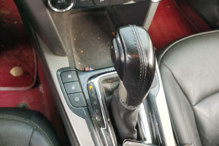 Used Chevrolet Malibu 2018 530T Automatic Fashion Edition Gear Lever