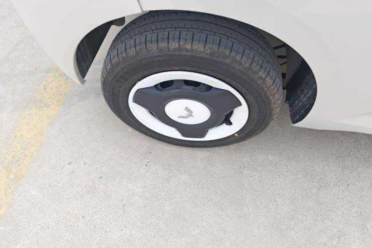 Used Wuling Hongguang MINIEV 2024 3rd Generation 215km Youth Edition Right Rear Wheel Hub