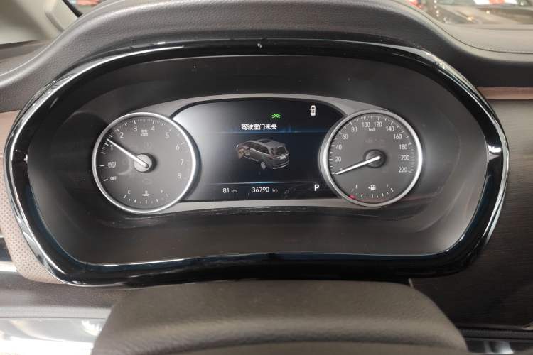 Used Buick GL8 2023 Land Executive Class Comfort Model
