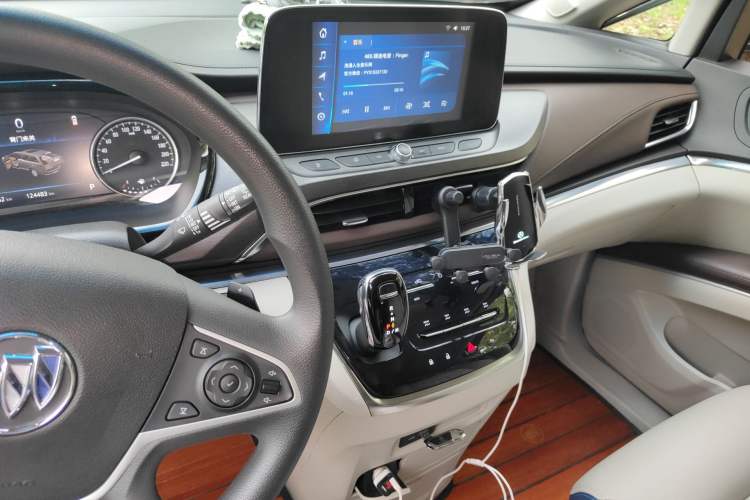 Used Buick GL8 2023 Land Executive Class Comfort Model
