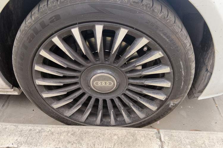 Used Audi A7 2013 30 FSI Standard Edition Right Front Wheel Hub
