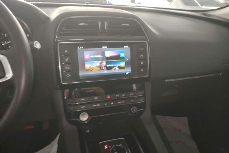 Used Jaguar F-PACE 2018 2.0T Two-Wheel Drive Urban Deluxe Edition
