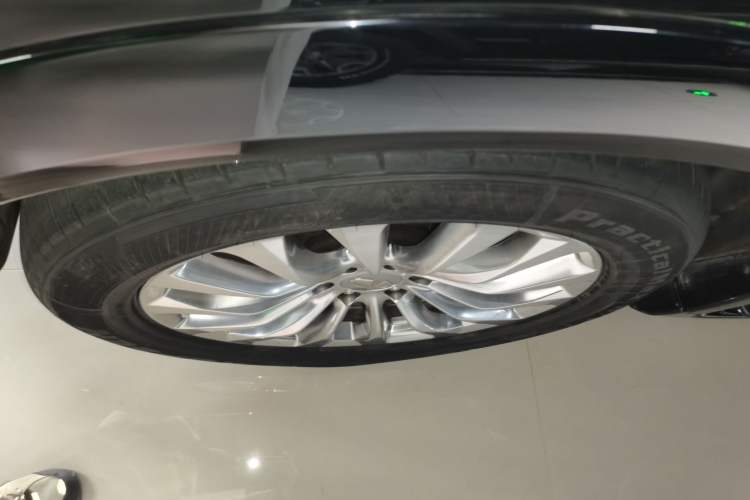 Used Infiniti QX80 2016 5.6L 4WD Left Front Wheel Hub