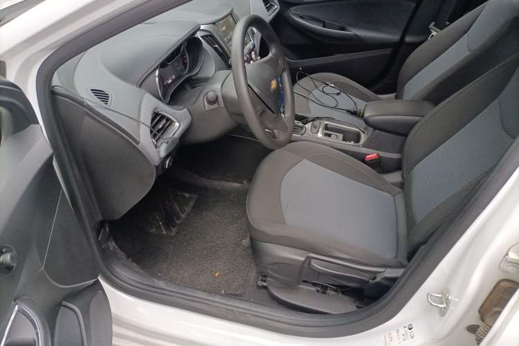 Used Chevrolet Cruze 2017 1.5L Automatic Pioneer Sunroof Edition
